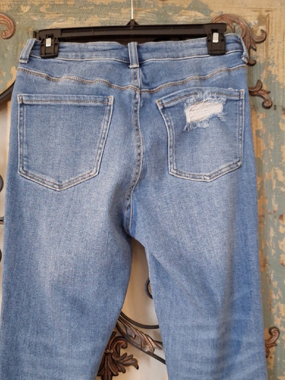 🔥🔥CLEARANCE🔥🔥
Wax Jean Distressed Ankle Skinny Jeans in Light Blue. Size 11 - Picture 5 of 6